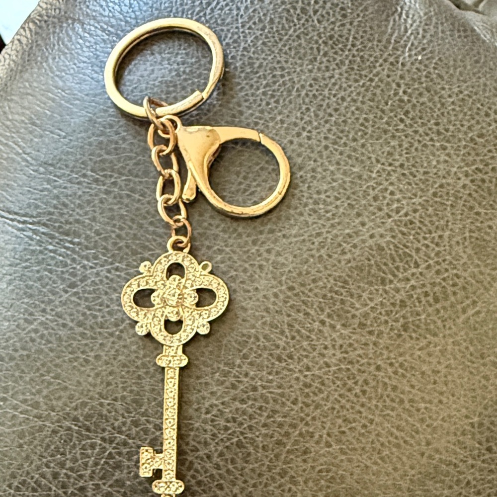 Elegant Gold Key-Shaped Keychain